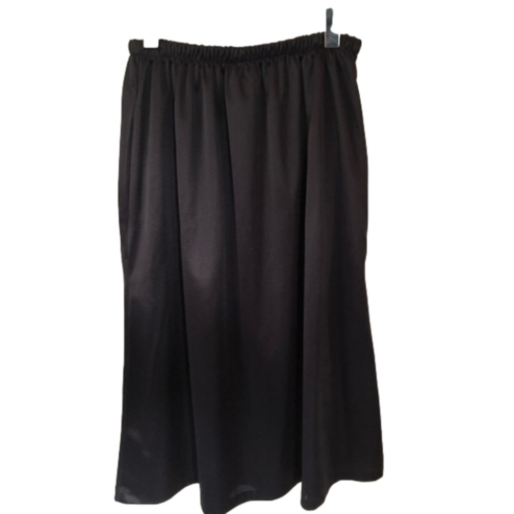 Vintage Dainty Black Silky Slip Skirt with Pockets Medium